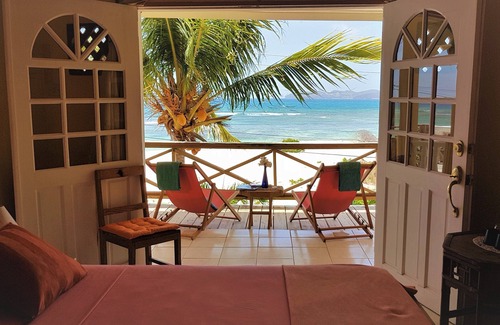 Clifton Hotel | Family-Friendly Islander's Inn with Breakfast & Kitchen Access