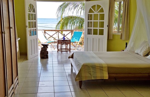 Clifton Hotel | Family-Friendly Islander's Inn with Breakfast & Kitchen Access
