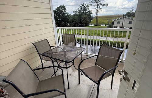 Suwannee Condo | Discover The Islander: Family-Friendly with Pool Access