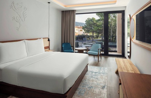 Cres Hotel | Discover The Isolano: A 4-Star Gem with Pool & Spa