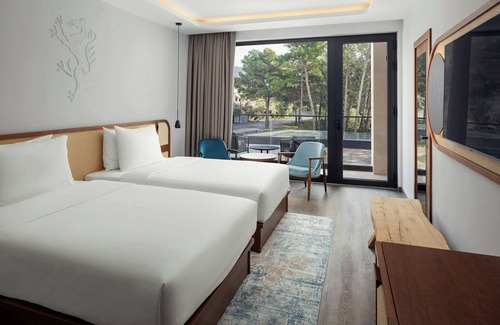 Cres Hotel | Discover The Isolano: A 4-Star Gem with Pool & Spa