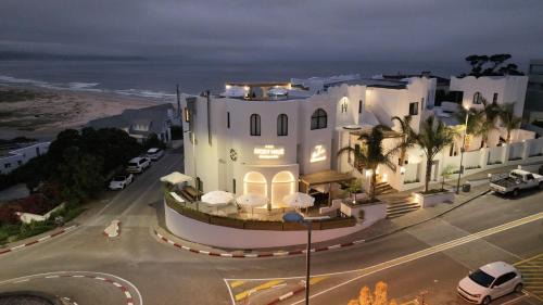Plettenberg Bay Hotel | Relax at The Ivory Haus: 4-Star Oceanfront Retreat