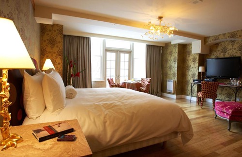 Old Town Hotel | Luxury Stay at The Ivy at Verity: Rated 9/10 with Pool & Hot Tub