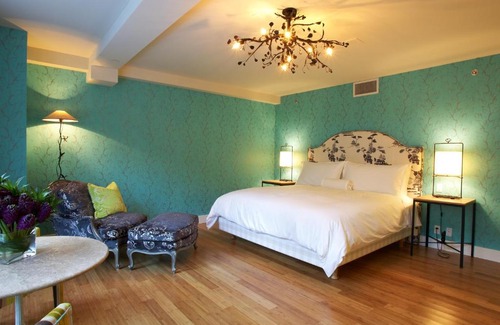 Old Town Hotel | Luxury Stay at The Ivy at Verity: Rated 9/10 with Pool & Hot Tub