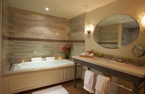 Old Town Hotel | Luxury Stay at The Ivy at Verity: Rated 9/10 with Pool & Hot Tub