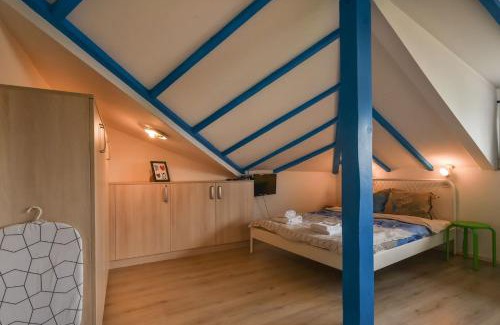 Lozenets Apartment | Cozy Ivy House Attic Ideal for Families in City Center