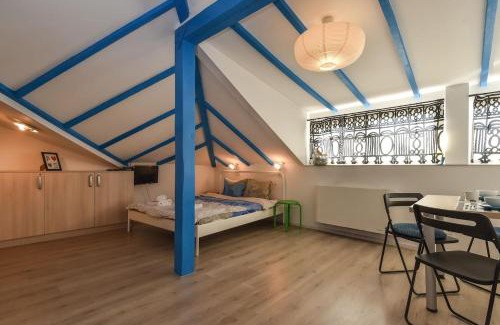 Lozenets Apartment | Cozy Ivy House Attic Ideal for Families in City Center
