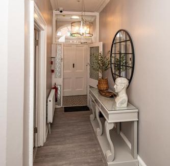 Londonderry House | The Ivy House On Clarendon