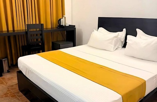 New Town Hotel | Discover The Ivy Lake: Family-Friendly Retreat with Dine-In