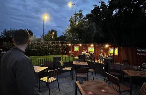 Stockton-on-Tees Bed & Breakfast | Explore The Ivy Tree: Family-Friendly Stay with Dining