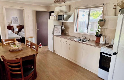 Waterhouse House | Welcome to The J's - Pet-Friendly Retreat for Families