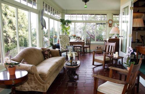 Monterey Bed & Breakfast | Experience The Jabberwock Bed & Breakfast with Ocean Views