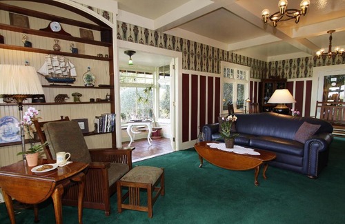 Monterey Bed & Breakfast | Experience The Jabberwock Bed & Breakfast with Ocean Views