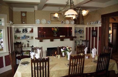 Monterey Bed & Breakfast | Experience The Jabberwock Bed & Breakfast with Ocean Views