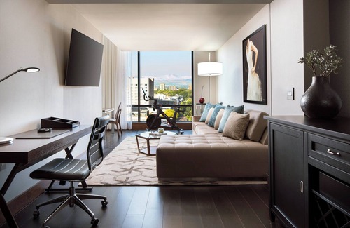 Cherry Creek Hotel | Experience The Jacquard: A 4-Star Gem with Top Amenities
