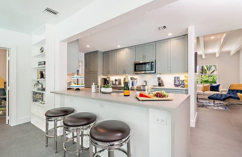 Southside House | Experience Oceanfront Bliss at The Jade - WPB Summer Escape