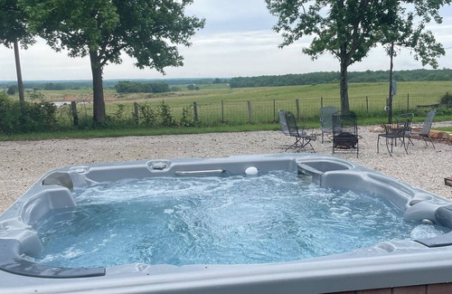 Lenox House | Discover The Jadwin House: Family-Friendly Retreat in Missouri