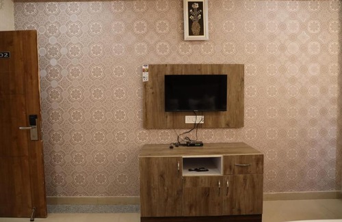 Nishat-Shalimar Hotel | Discover The Jamawar: 4-Star Retreat with Pet-Friendly Amenities