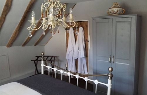 Colchester Bed & Breakfast | Experience The Jasmine Room: Top-Rated with Kitchen & Breakfast