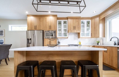 Jasper Place House | The Jasper AC 4 BD Sleeps 8 Near DT and WEM