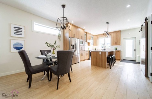 Jasper Place House | The Jasper AC 4 BD Sleeps 8 Near DT and WEM