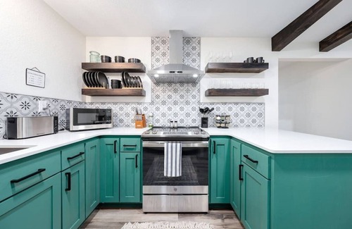 Killeen House | Experience The Jasper Retreat: Pet-Friendly & Family-Oriented