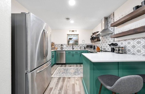 Killeen House | Experience The Jasper Retreat: Pet-Friendly & Family-Oriented