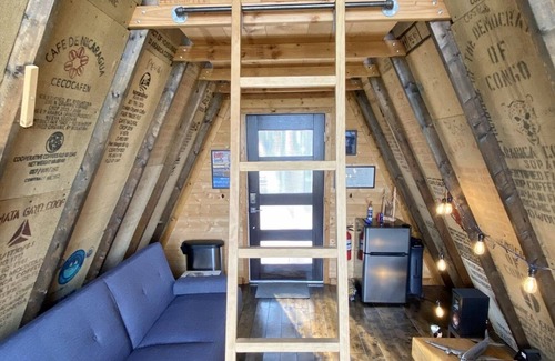 Oatmeal Cabin | The jAy frAme A Texas hill country treasure