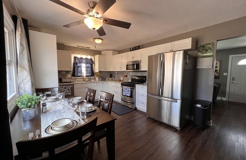 Johnston House | Discover The Johnston House: Perfect for Families & Pets