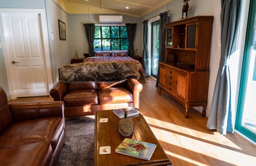 Spring Creek Bed & Breakfast | Experience The Jolly Poacher Retreat with Oceanfront Views