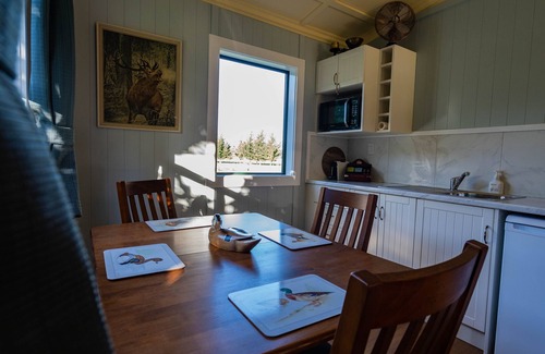 Spring Creek Bed & Breakfast | Experience The Jolly Poacher Retreat with Oceanfront Views