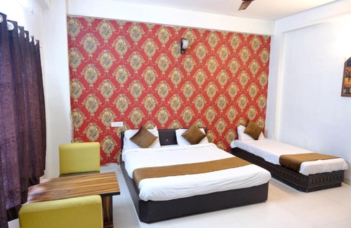 Rau Hotel | Pet-Friendly Escape at The Jordan Palace with Breakfast