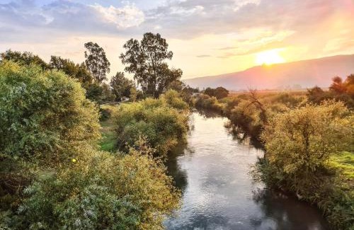 Sde Nehemia Villa | Experience The Jordan River Villa: Oceanfront & Family Friendly