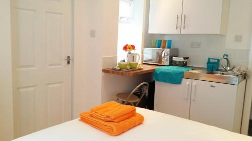 Acomb Apartment | Cozy Jorvik Mini Studio with Convenient Parking