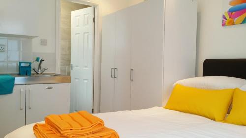 Acomb Apartment | Cozy Jorvik Mini Studio with Convenient Parking