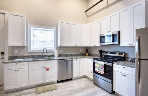 Biloxi Apartment | Oceanfront Josette Room: Family-Friendly Retreat in Biloxi