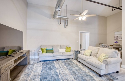 Biloxi Apartment | Oceanfront Josette Room: Family-Friendly Retreat in Biloxi