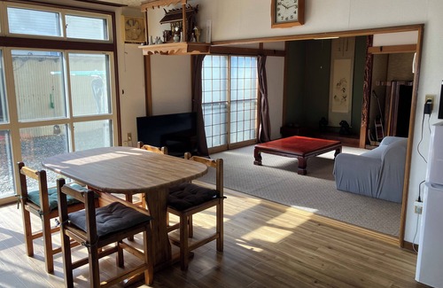 Hiro-cho House | The ocean, river, and mountains are a 3-minute walk away! One building rental [with wood stove, ping-pong table, and storage room with indoor bicycle parking] BBQ and outdoor facilities in the spacious grounds (pets are partially allowed!) Close to Cape E
