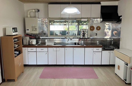 Hiro-cho House | The ocean, river, and mountains are a 3-minute walk away! One building rental [with wood stove, ping-pong table, and storage room with indoor bicycle parking] BBQ and outdoor facilities in the spacious grounds (pets are partially allowed!) Close to Cape E