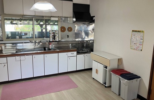 Hiro-cho House | The ocean, river, and mountains are a 3-minute walk away! One building rental [with wood stove, ping-pong table, and storage room with indoor bicycle parking] BBQ and outdoor facilities in the spacious grounds (pets are partially allowed!) Close to Cape E
