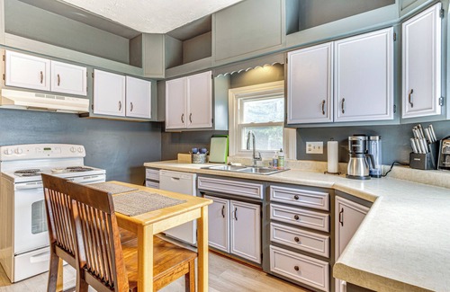 Fortville House | Charming Junction: Victorian Home with Spa in Fortville