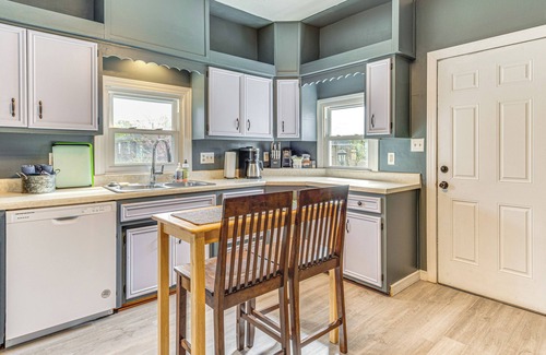 Fortville House | Charming Junction: Victorian Home with Spa in Fortville