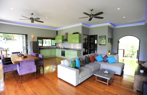 Maret House | Relax at The Jungle Club: Pool, Ocean Views & Family Fun