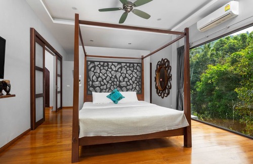 Maret House | Relax at The Jungle Club: Pool, Ocean Views & Family Fun