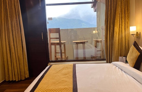 Shimla Hotel | Experience The Jungle Mountain Retreat: Family-Friendly Escape