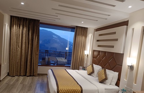 Shimla Hotel | Experience The Jungle Mountain Retreat: Family-Friendly Escape