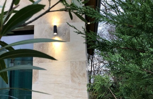 Limeil-Brevannes Cabin | Discover The Jungle Spa: Private Tiny House Retreat