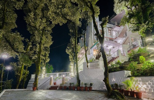 The Mall Road Cottage | Discover The Junglee Bakri: Family-Friendly with Kitchen