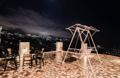 The Mall Road Cottage | Discover The Junglee Bakri: Family-Friendly with Kitchen