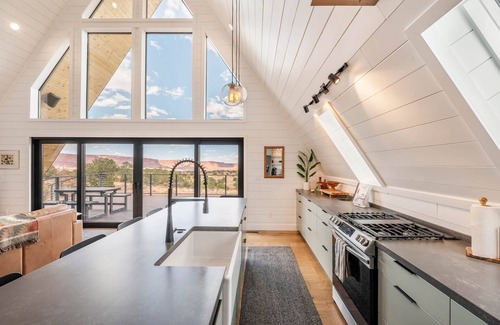 Torrey House | Experience The Juniper House with Spectacular Views